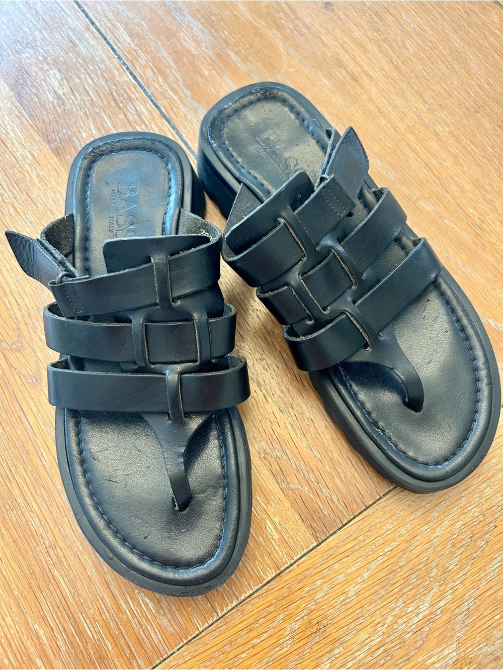 Vintage G H Bass and Co Chunky Heel Leather Woven Thong Slide Sandals